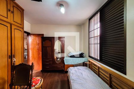 Casa à venda com 325m², 5 quartos e 5 vagasSuíte 3