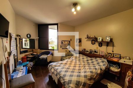 Casa à venda com 325m², 5 quartos e 5 vagasSuíte 1