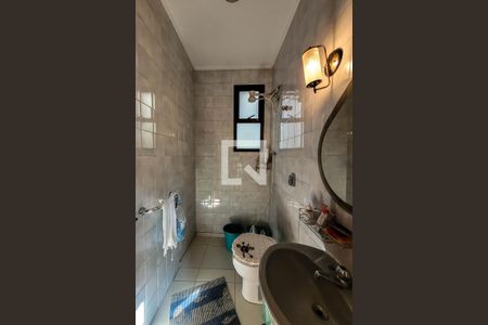 Casa à venda com 325m², 5 quartos e 5 vagasBanheiro de serviço