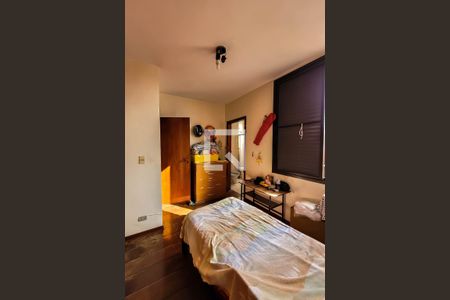 Casa à venda com 325m², 5 quartos e 5 vagasSuíte 4