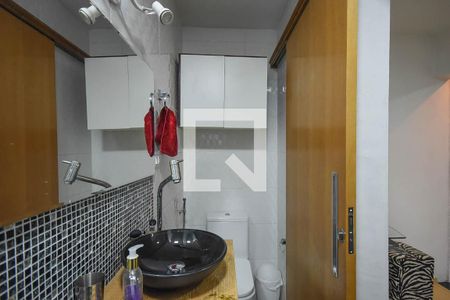 Casa à venda com 107m², 3 quartos e 3 vagasBanheiro da edícula