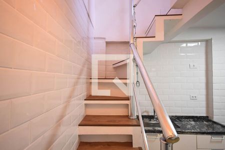 Casa à venda com 107m², 3 quartos e 3 vagasEscada