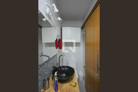 Casa à venda com 107m², 3 quartos e 3 vagasBanheiro da edícula