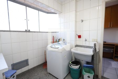 Apartamento à venda com 120m², 3 quartos e 5 vagas Apartamento à venda com 120m², 3 quartos e 5 vagasÁrea de Serviço