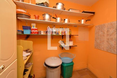 Casa à venda com 170m², 5 quartos e 2 vagasDespensa