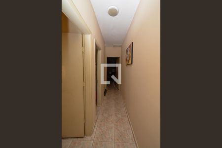 Casa à venda com 170m², 5 quartos e 2 vagasCorredor