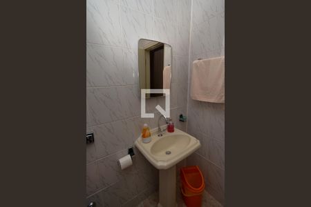 Casa à venda com 170m², 5 quartos e 2 vagasBanheiro