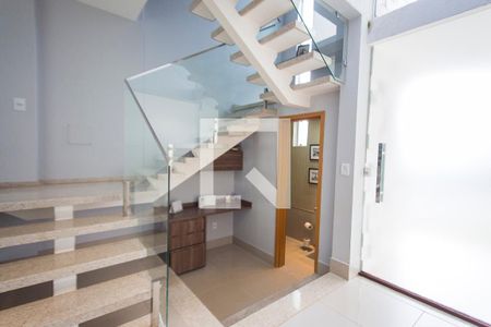 Sala de casa de condomínio para alugar com 4 quartos, 220m² em Granja Marileusa, Uberlândia