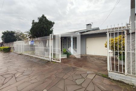 Casa à venda com 154m², 3 quartos e 3 vagas Casa à venda com 154m², 3 quartos e 3 vagasFachada