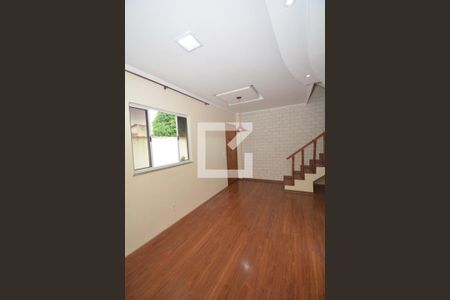 Sala de casa para alugar com 2 quartos, 78m² em Marechal Hermes, Rio de Janeiro