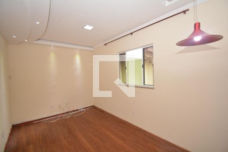 Sala de casa para alugar com 2 quartos, 78m² em Marechal Hermes, Rio de Janeiro