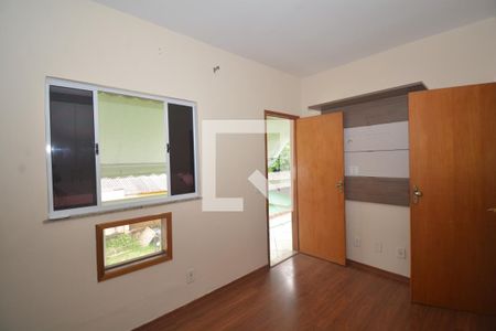 Quarto 1 de casa para alugar com 2 quartos, 78m² em Marechal Hermes, Rio de Janeiro