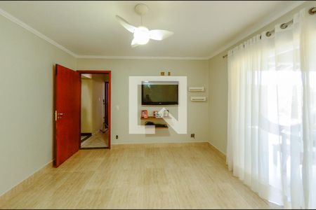 Sala de TV de casa à venda com 3 quartos, 160m² em Vila Nogueira, Campinas