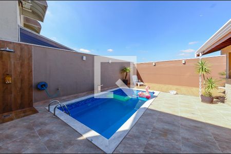 Casa à venda com 160m², 3 quartos e 5 vagasPiscina