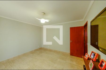 Casa à venda com 160m², 3 quartos e 5 vagasSala de TV