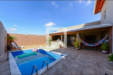 Casa à venda com 160m², 3 quartos e 5 vagasPiscina