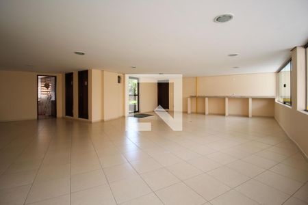 Apartamento à venda com 32m², 1 quarto e 1 vaga Apartamento à venda com 32m², 1 quarto e 1 vagaÁrea comum - Salão de festas