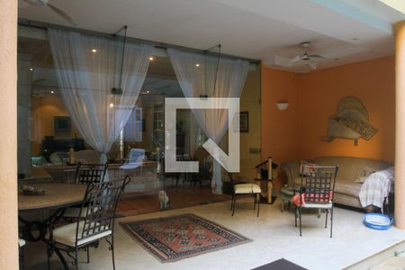 Casa à venda com 411m², 5 quartos e 2 vagasÁrea externa