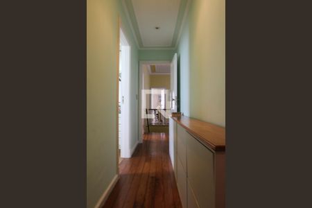 Casa à venda com 411m², 5 quartos e 2 vagasCorredor