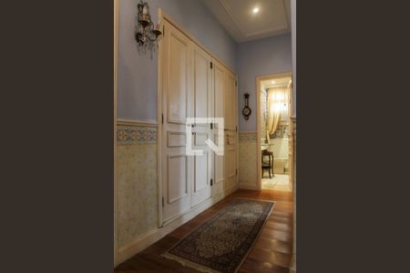 Casa à venda com 411m², 5 quartos e 2 vagasCorredor