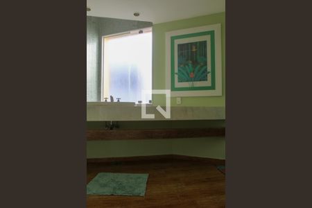 Casa à venda com 411m², 5 quartos e 2 vagasBanheiro 1