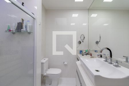 Casa à venda com 700m², 3 quartos e 8 vagasBanheiro da Suíte 1