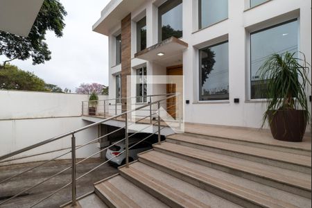 Casa à venda com 700m², 3 quartos e 8 vagasEntrada