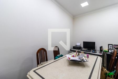 Casa à venda com 700m², 3 quartos e 8 vagasEscritório