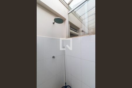 Casa à venda com 700m², 3 quartos e 8 vagasDucha da Piscina