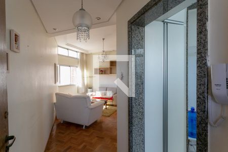 Entrada de apartamento à venda com 2 quartos, 60m² em Savassi, Belo Horizonte