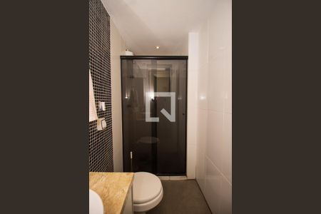 Banheiro de apartamento à venda com 1 quarto, 38m² em Centro Histórico, Porto Alegre