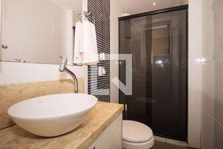 Banheiro de apartamento à venda com 1 quarto, 38m² em Centro Histórico, Porto Alegre