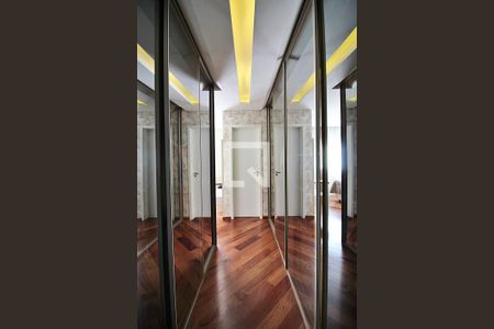 Apartamento para alugar com 157m², 3 quartos e 3 vagasCloset do Quarto 3 - Suíte