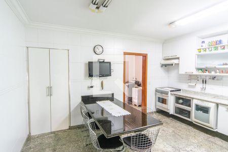 Casa à venda com 300m², 4 quartos e 5 vagasCozinha