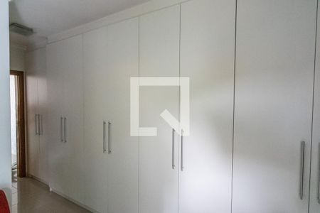 Casa à venda com 300m², 4 quartos e 5 vagasSuíte 2