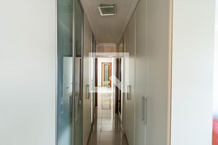 Casa à venda com 300m², 4 quartos e 5 vagasSuíte 1