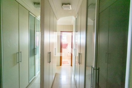 Casa à venda com 300m², 4 quartos e 5 vagasSuíte 1