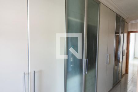 Casa à venda com 300m², 4 quartos e 5 vagasSuíte 1