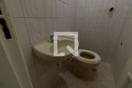 Casa à venda com 150m², 4 quartos e 2 vagas Casa à venda com 150m², 4 quartos e 2 vagasBanheiro de Serviço