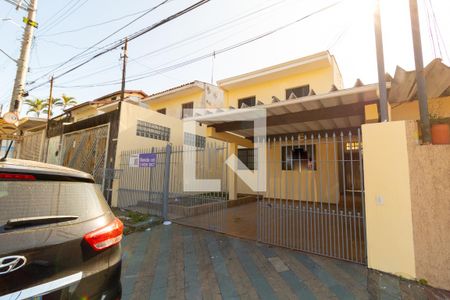 Casa à venda com 150m², 4 quartos e 2 vagas Casa à venda com 150m², 4 quartos e 2 vagasFachada