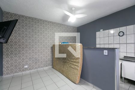 Sala de casa à venda com 2 quartos, 100m² em Vila Carmosina, São Paulo