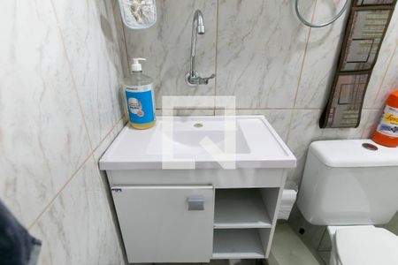 Casa à venda com 100m², 2 quartos e 3 vagasDetalhe banheiro