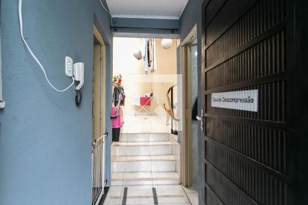 Casa à venda com 100m², 2 quartos e 3 vagasCorredor 