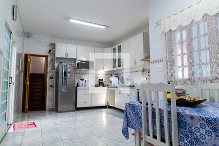 Casa para alugar com 237m², 4 quartos e 4 vagas Casa para alugar com 237m², 4 quartos e 4 vagasCozinha