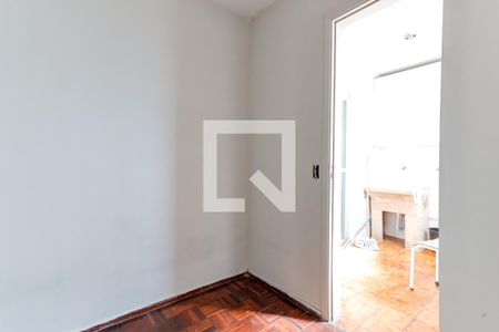 Apartamento à venda com 135m², 3 quartos e 2 vagas Apartamento à venda com 135m², 3 quartos e 2 vagasQuarto de Serviço