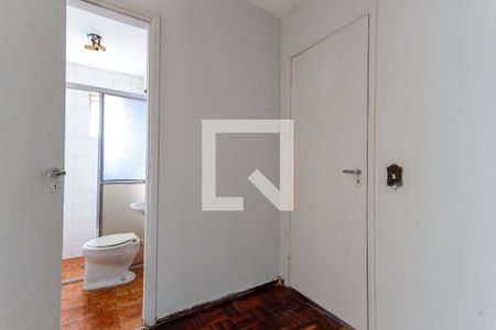 Apartamento à venda com 135m², 3 quartos e 2 vagas Apartamento à venda com 135m², 3 quartos e 2 vagasQuarto de Serviço