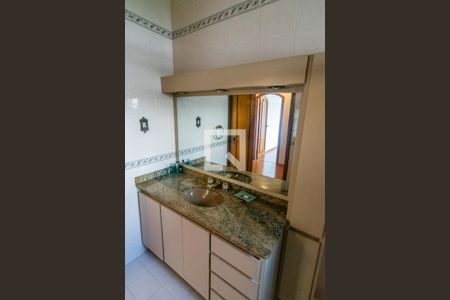 Casa à venda com 250m², 3 quartos e 4 vagas Casa à venda com 250m², 3 quartos e 4 vagasBanheiro da Suíte