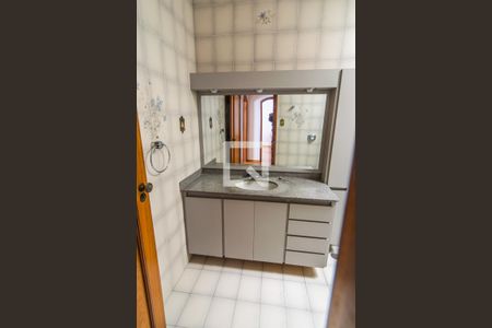 Casa à venda com 250m², 3 quartos e 4 vagas Casa à venda com 250m², 3 quartos e 4 vagasBanheiro