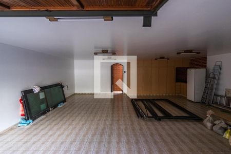 Casa à venda com 250m², 3 quartos e 4 vagas Casa à venda com 250m², 3 quartos e 4 vagasGaragem