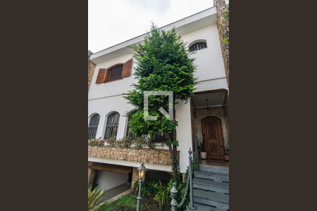 Casa à venda com 250m², 3 quartos e 4 vagas Casa à venda com 250m², 3 quartos e 4 vagasFachada